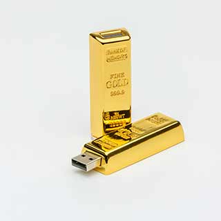 Edel: Unser goldener USB-Stick eignet sich perfekt für ein besonderes Geschenk - deinen eigenen Song